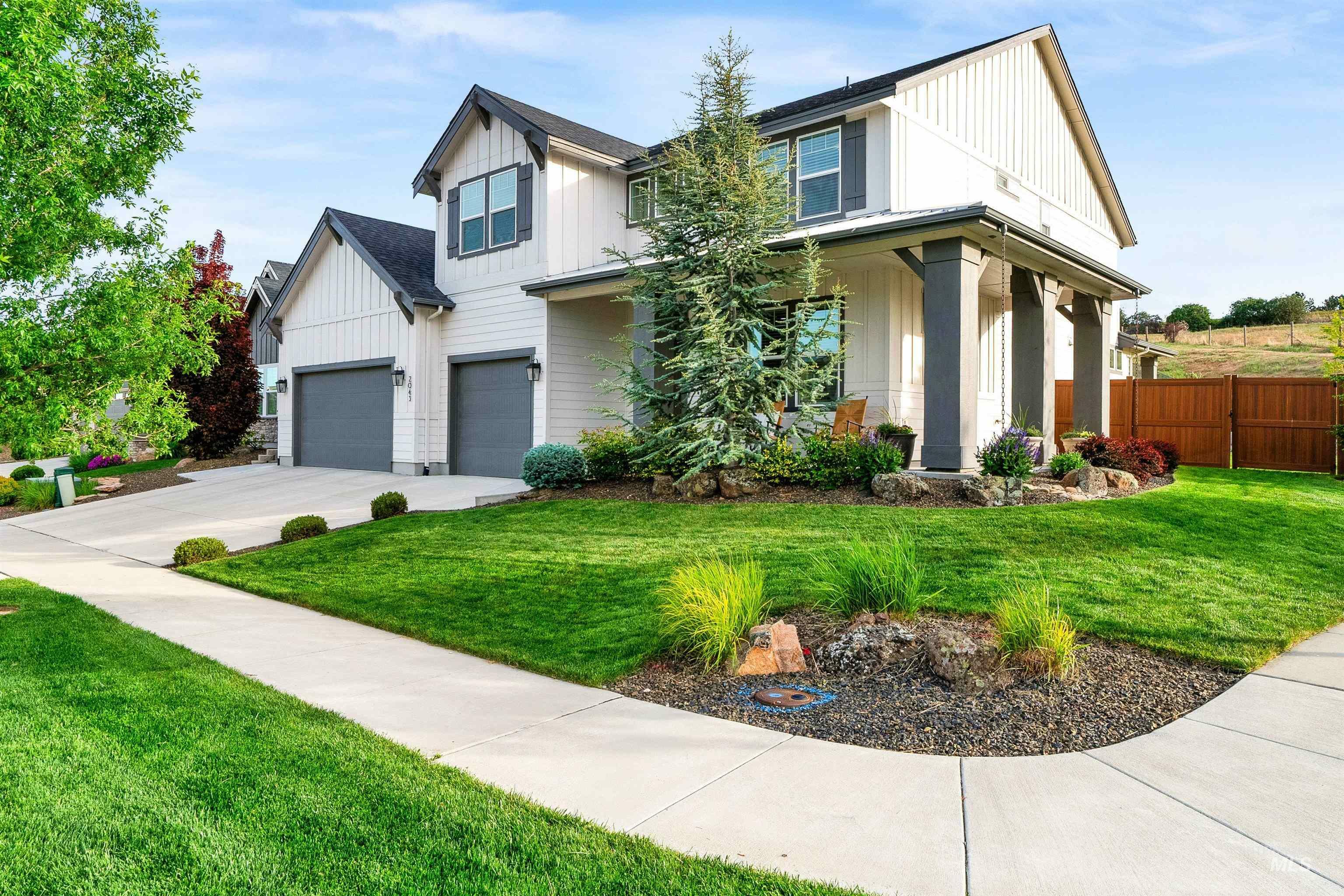 2043 E Lodge Trail Dr  Meridian ID 83642-4497 photo