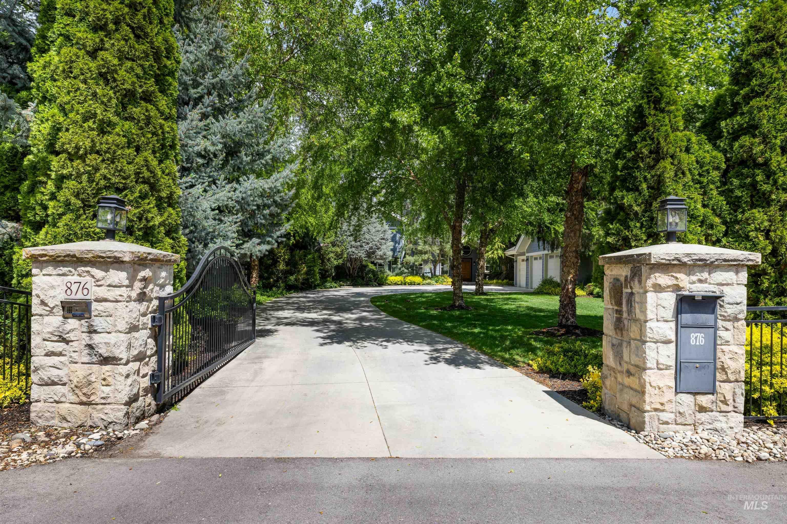 Property Photo: 876 E Pennsylvania Ln ID 83706