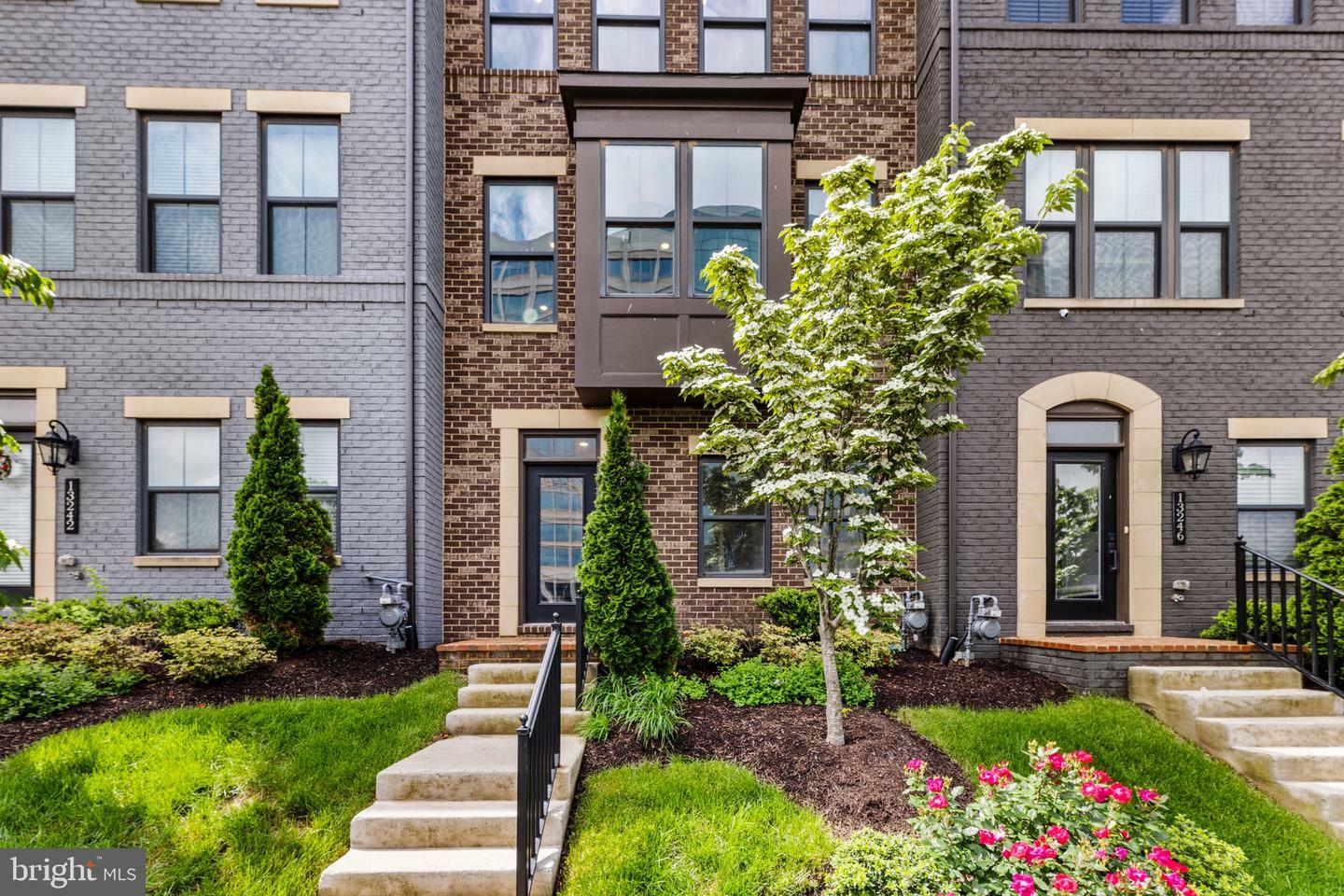 Property Photo: 13244 Woodland Pond Place VA 20171
