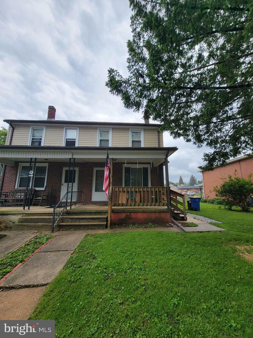 91 N 4th Street  Mount Wolf PA 17347 photo