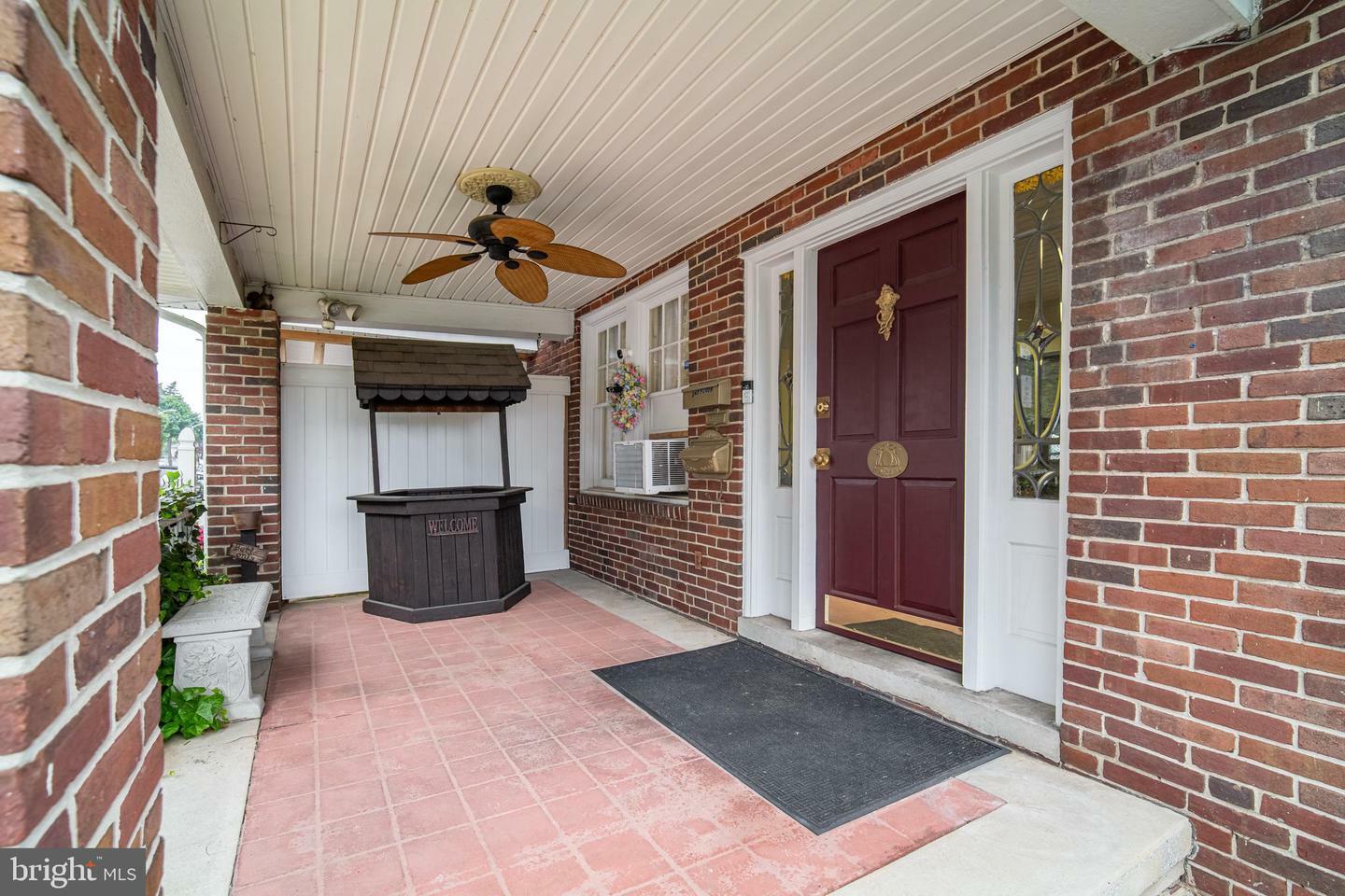 Property Photo: 1132 E Market Street PA 17403