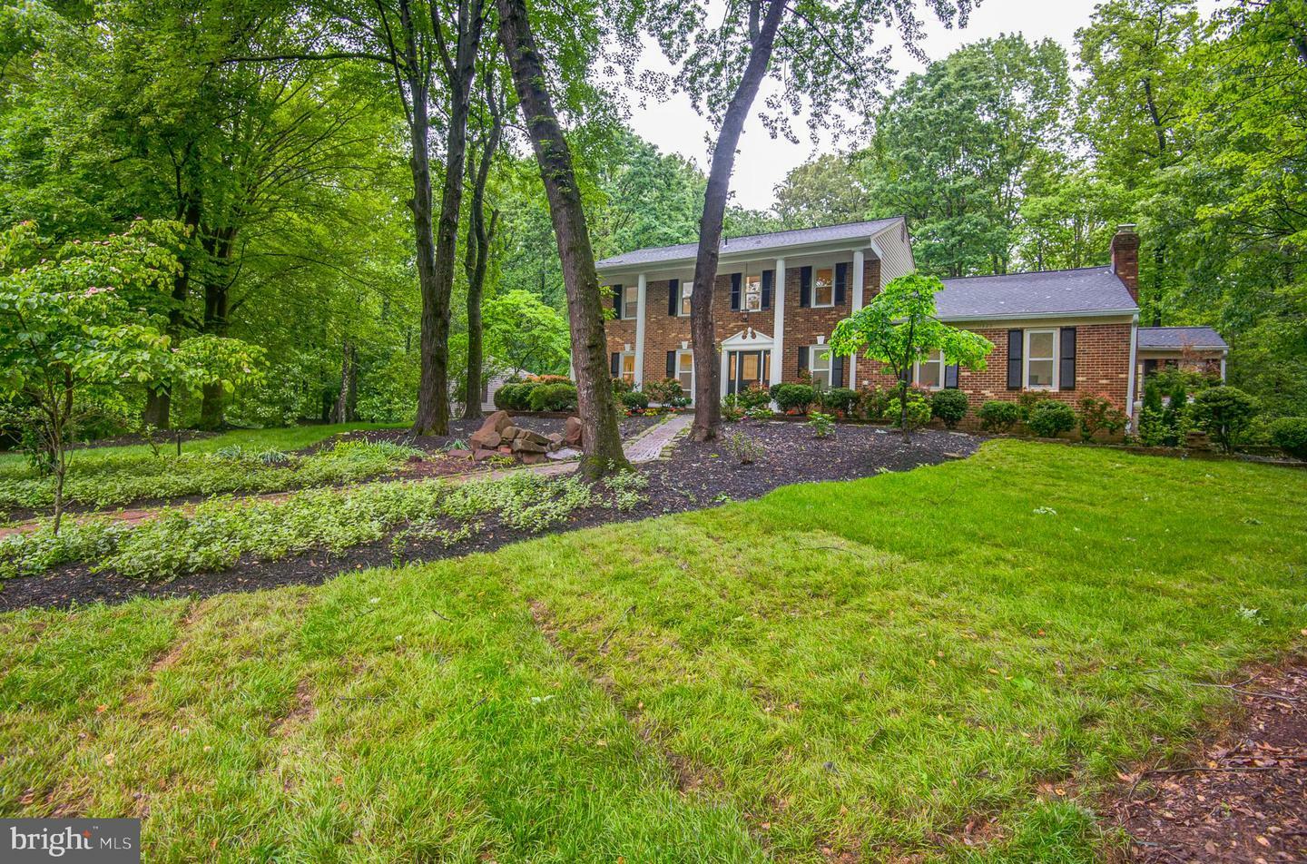 Property Photo: 11923 Fallen Holly Court VA 22066