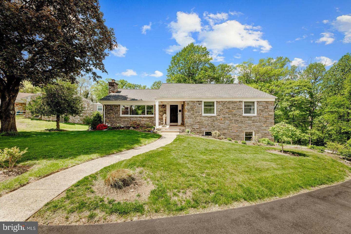 Property Photo: 2818 N Kent Road PA 19008