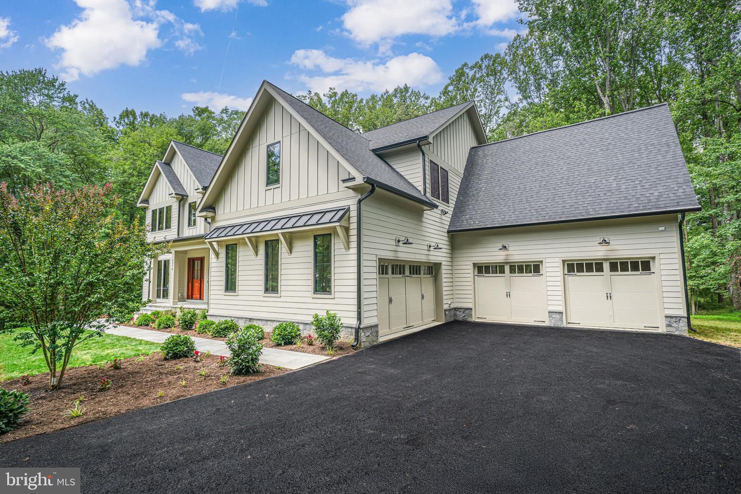 Property Photo: 2210 Trott Avenue VA 22181