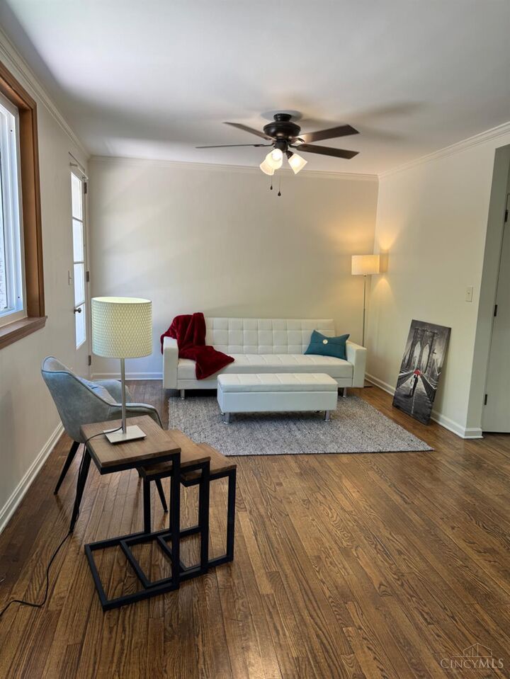 Property Photo: 8 Belknap Place OH 45218