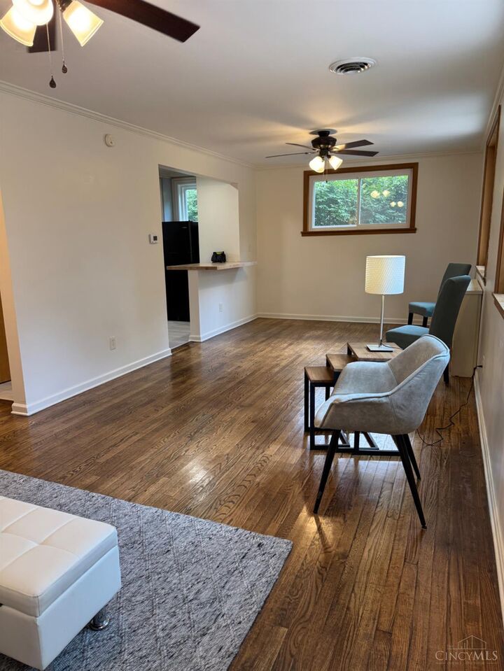 Property Photo: 8 Belknap Place OH 45218
