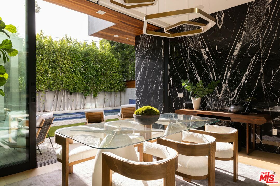 633 N Crescent Heights Blvd  Los Angeles CA 90048 photo