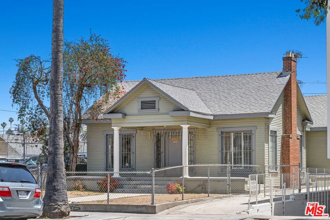 Property Photo: 206 N Oxford Ave CA 90004