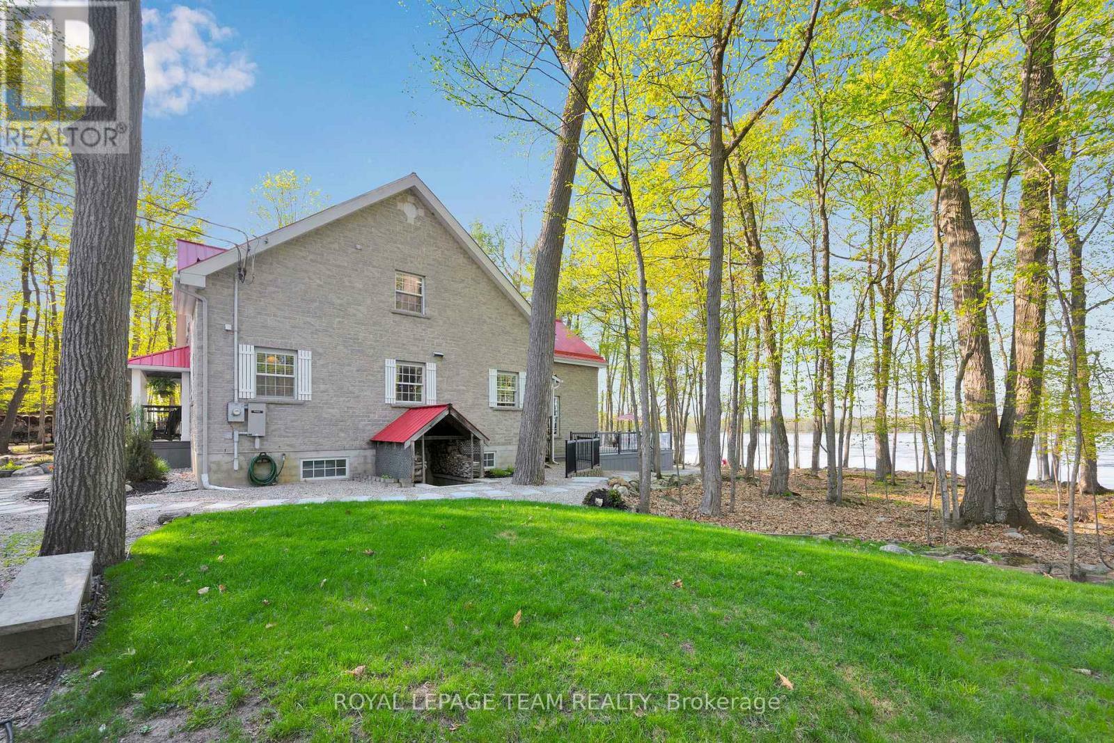 Property Photo: 270 Morris Island Drive ON K7S 3G7
