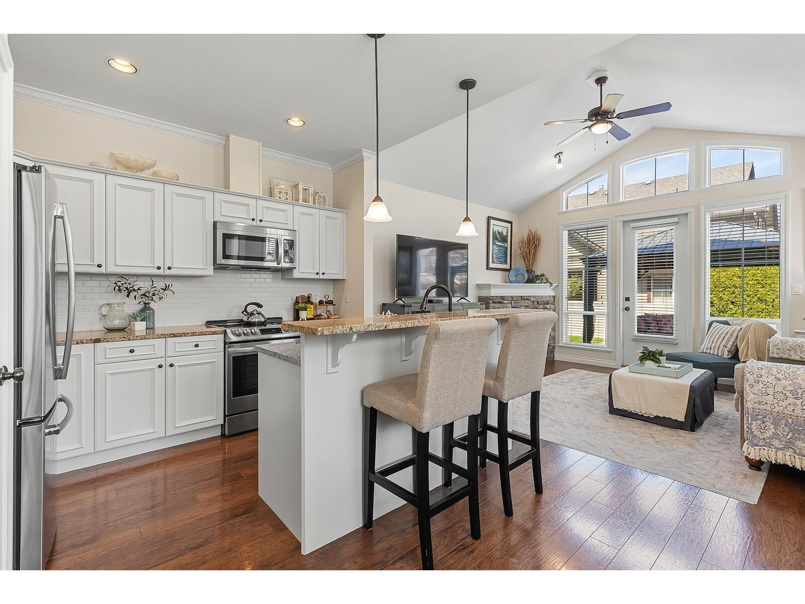 Property Photo: 6577 Southdowne Place 37 BC V2R 0H4