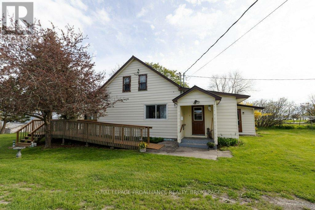 Property Photo: 39 Fisherman'S Cove Lane ON K0H 2Y0