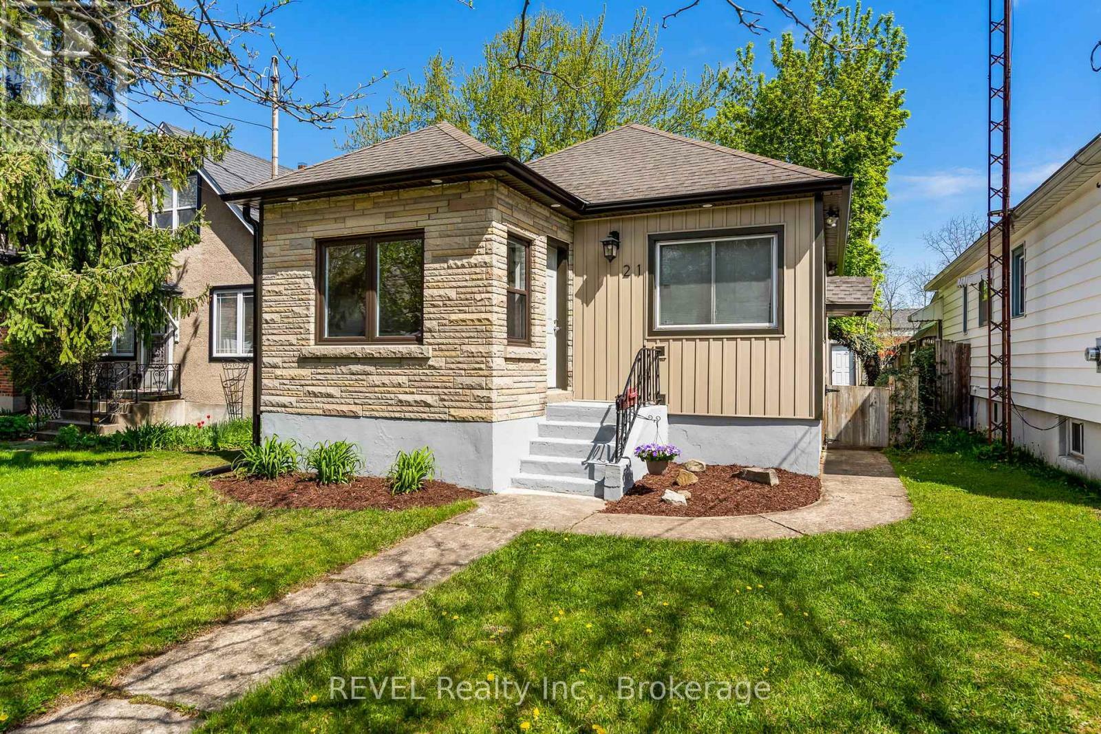 Property Photo: 21 Hamilton Street ON L2S 1K5