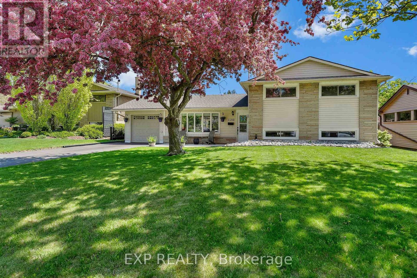 Property Photo: 4480 Queensway Gardens ON L2E 6P7