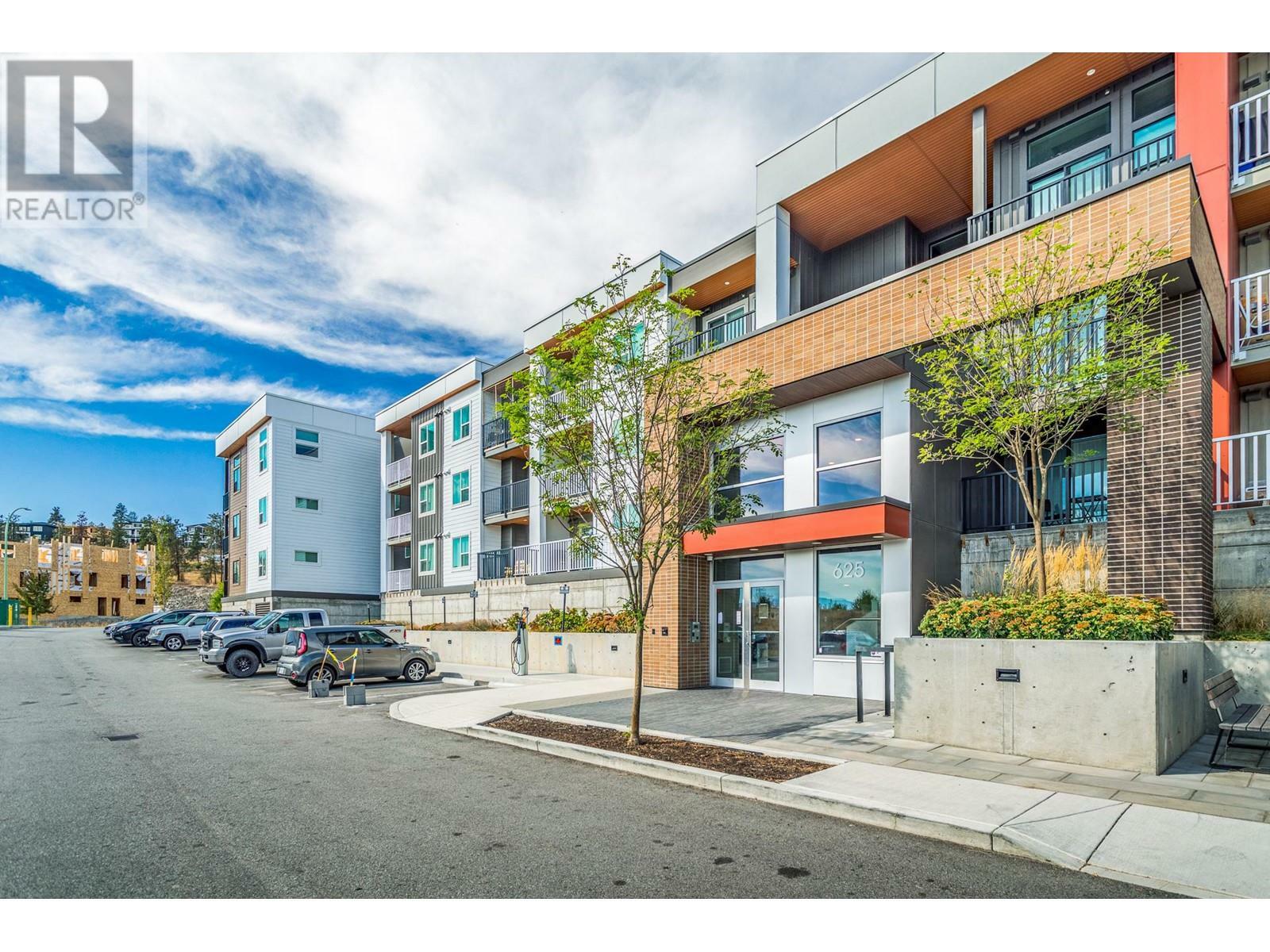 Property Photo: 625 Academy Way 130 BC V1V 0E3