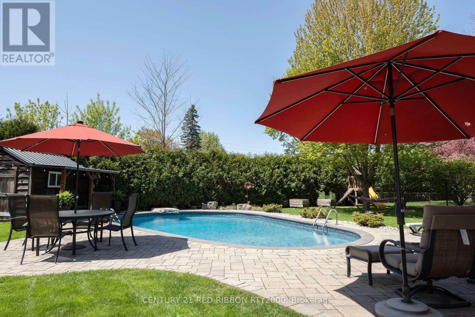 Photo de la propriété: 218 Riverview Drive ON N7G 2G3