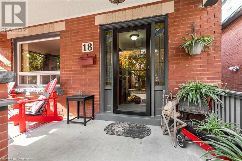 Photo de la propriété: 18 Cliff Avenue ON L8V 2R9