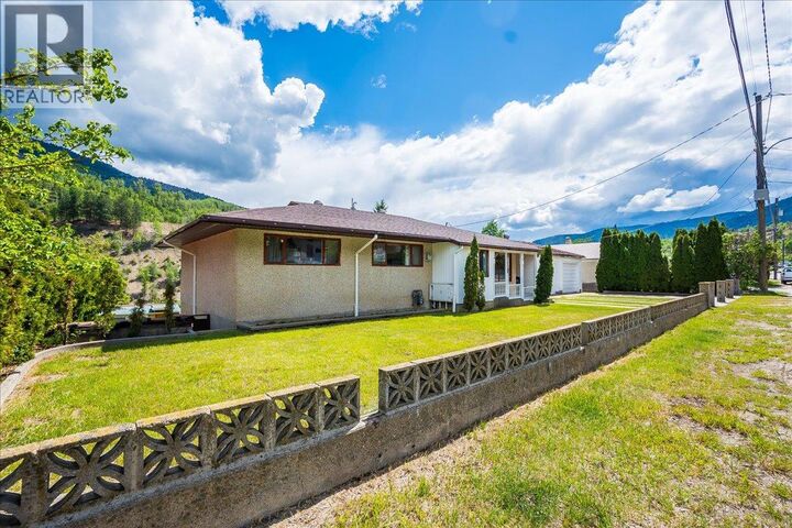 Property Photo:  275 2nd Avenue  BC V1R 4V3 