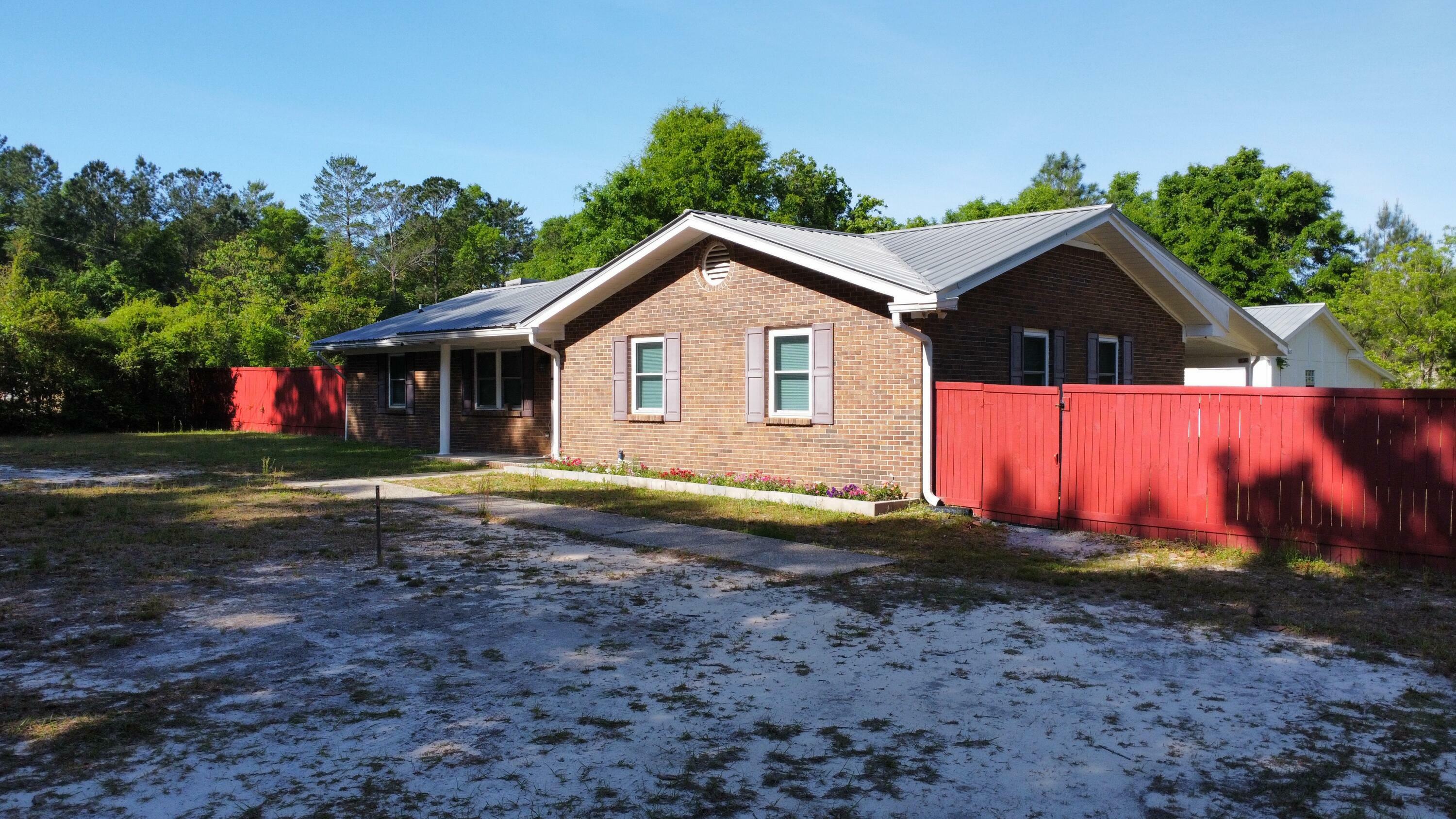 Property Photo: 3961 Painter Branch Road FL 32539