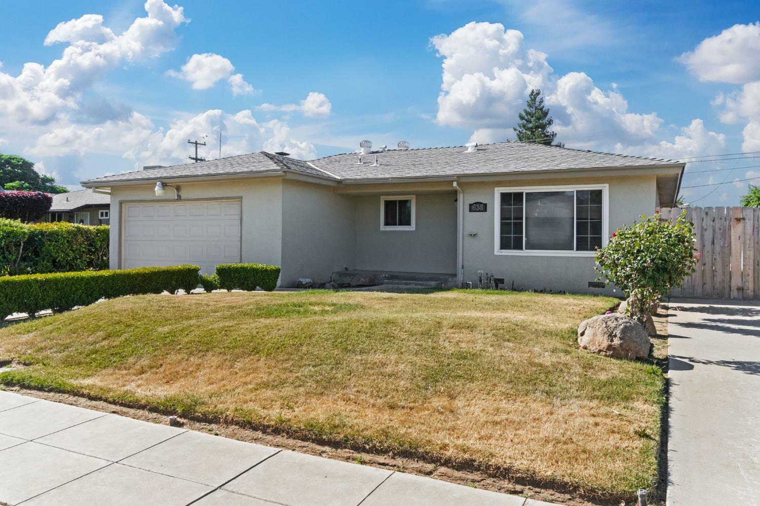 Property Photo: 638 W Dennis Drive CA 93612