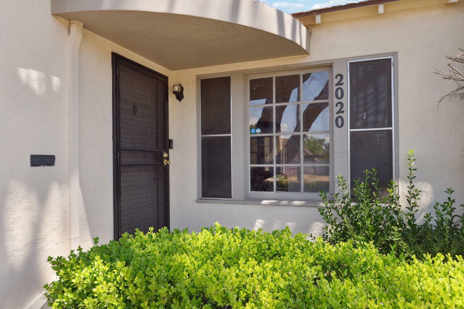 Property Photo: 2020 N Fruit Avenue CA 93705