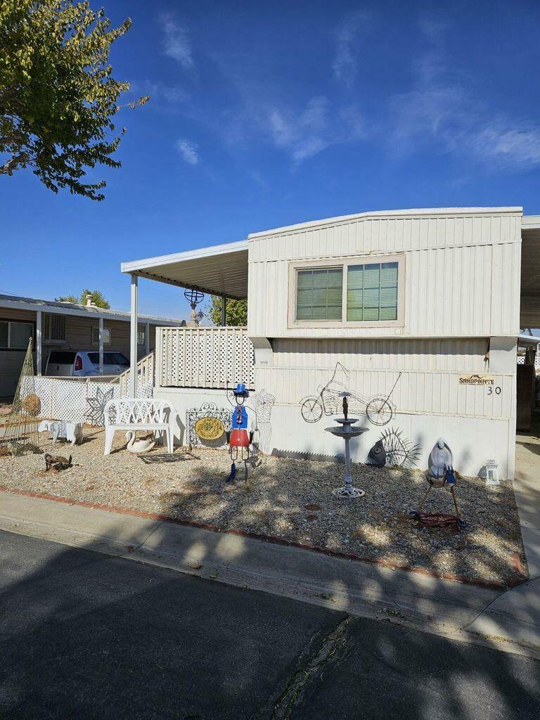 Property Photo: 2550 E Ave I 30 CA 93535