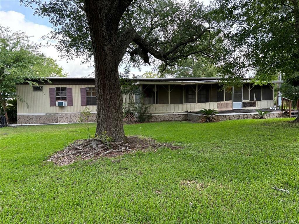 Property Photo: 1505 Garth Drive LA 70663