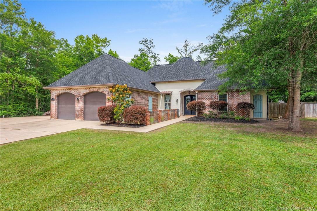 Property Photo: 2716 E Robinwood Drive LA 70611