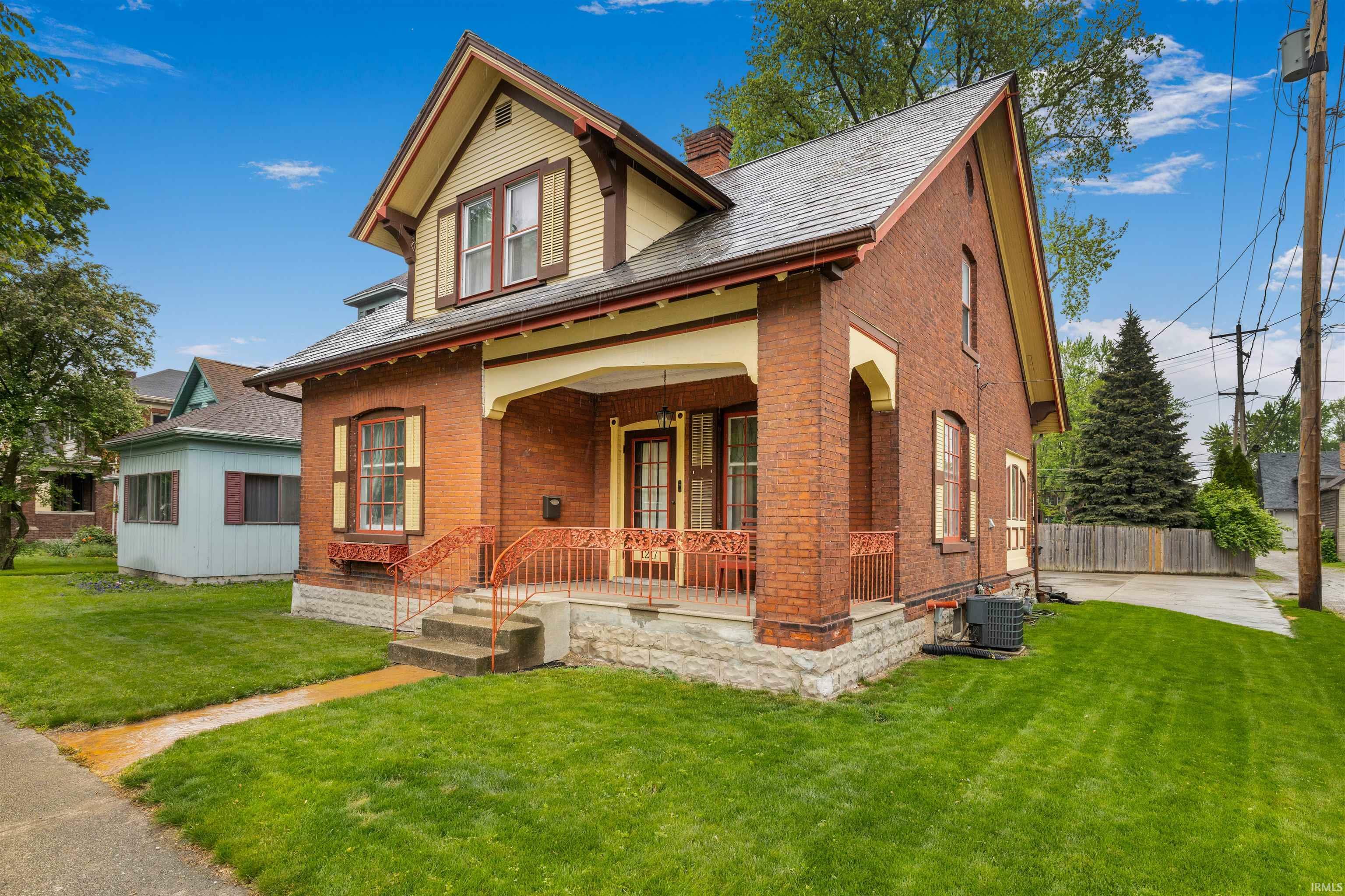 Property Photo: 1217 Columbia Avenue IN 46805-4313