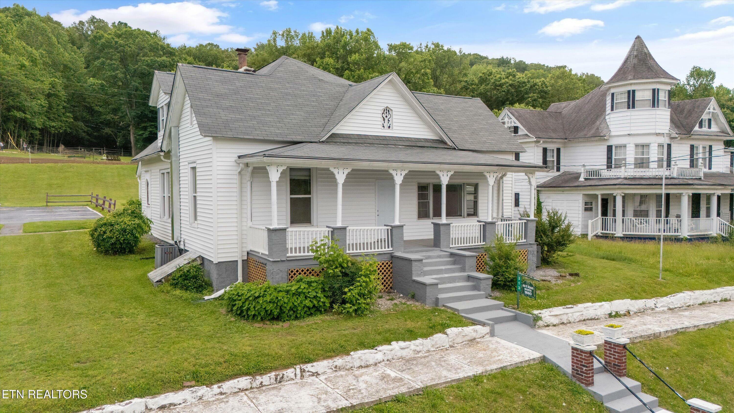 313 W Spring St  Oliver Springs TN 37840 photo