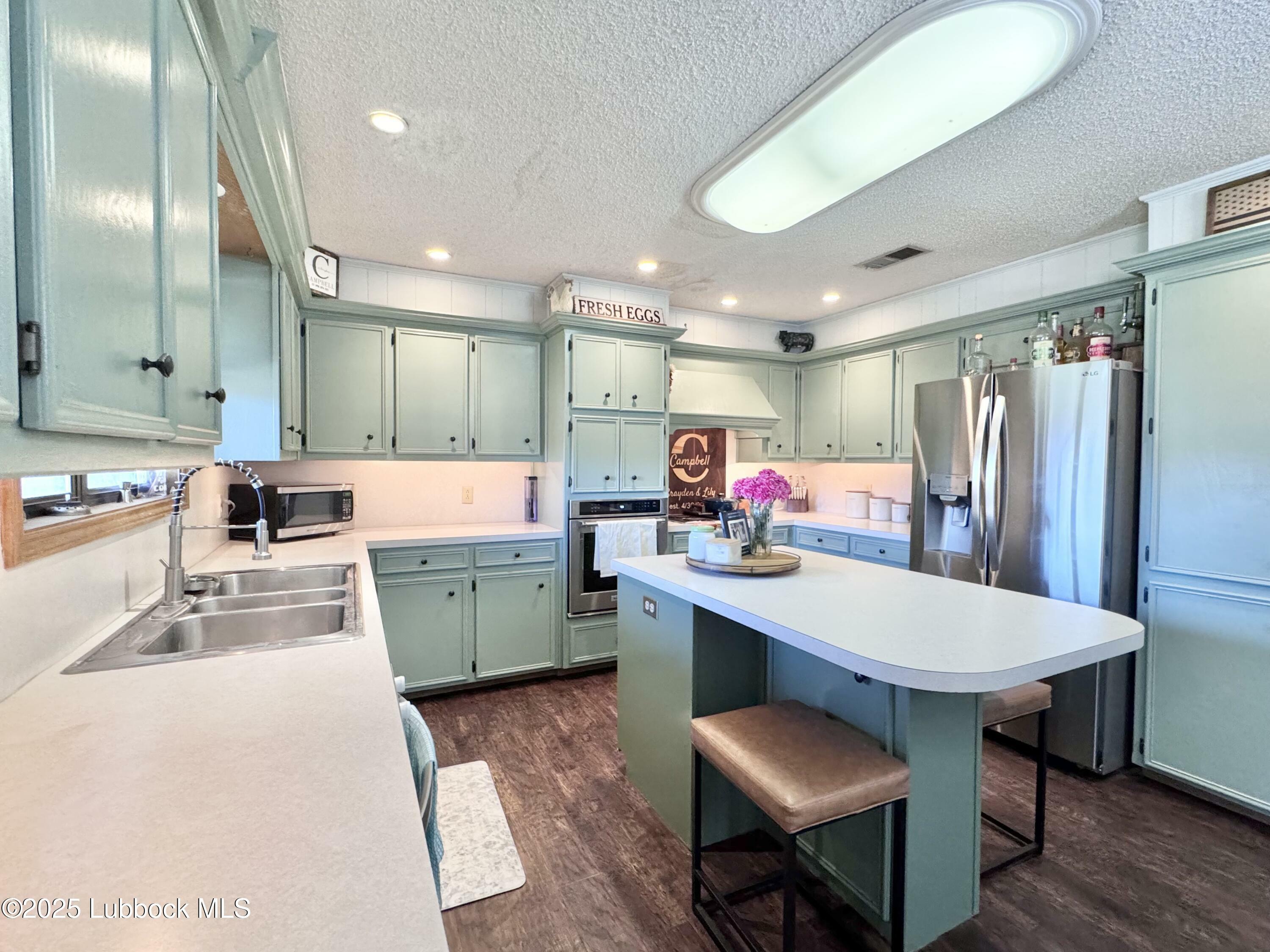 Property Photo: 914 W Lee Street TX 79235