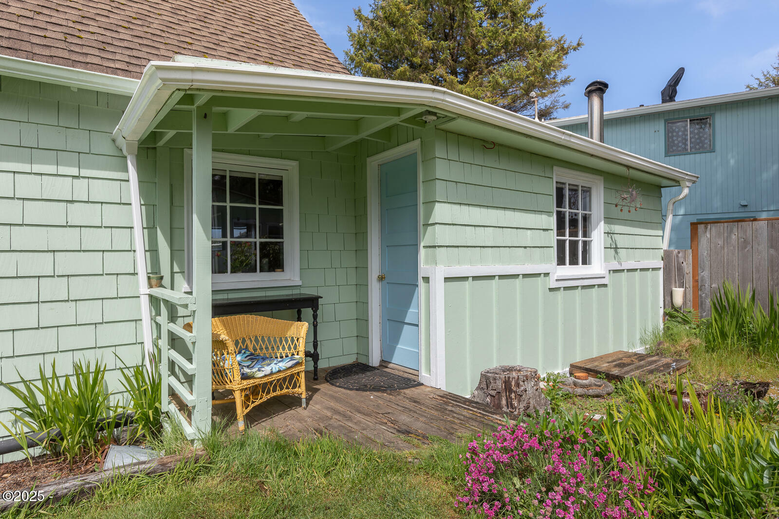 Property Photo: 3018 NW Mast Avenue OR 97367