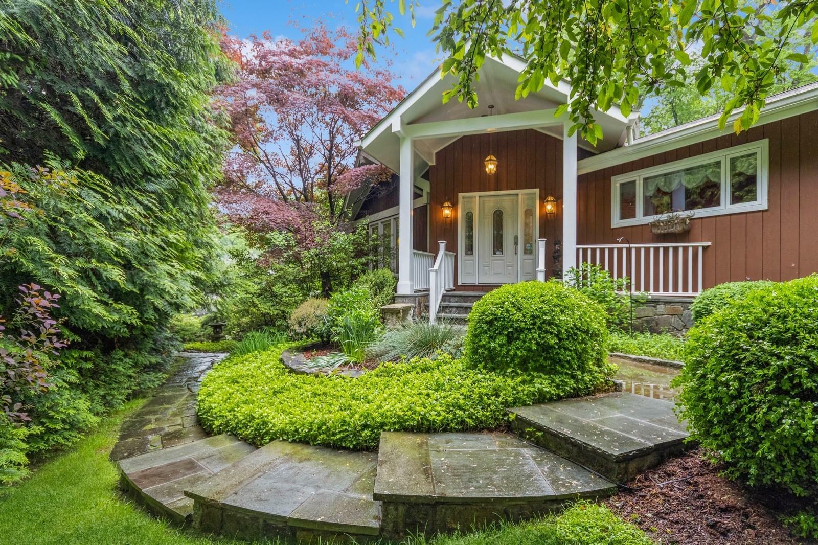 Property Photo: 5 Lakeshore Close NY 10591