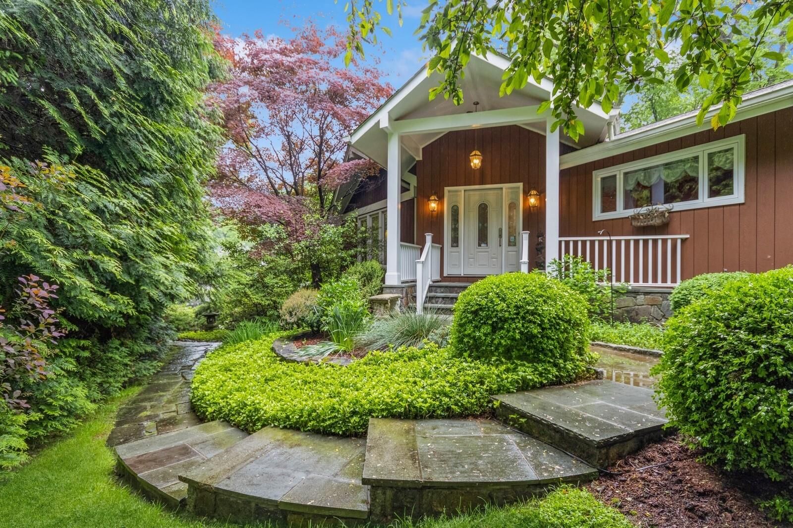 Property Photo:  5 Lakeshore Close  NY 10591 