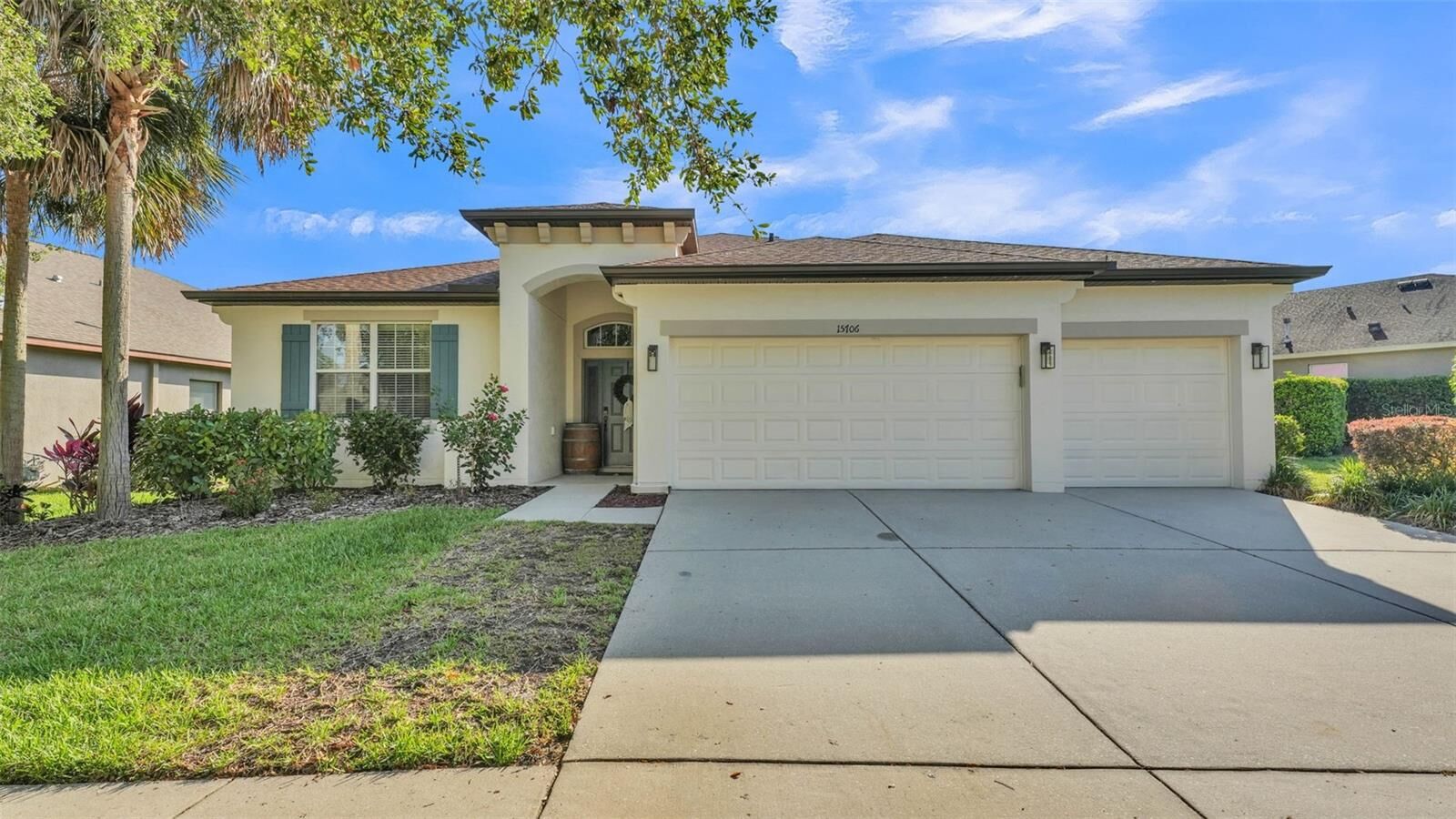 Property Photo:  15706 Starling Water Drive  FL 33547 