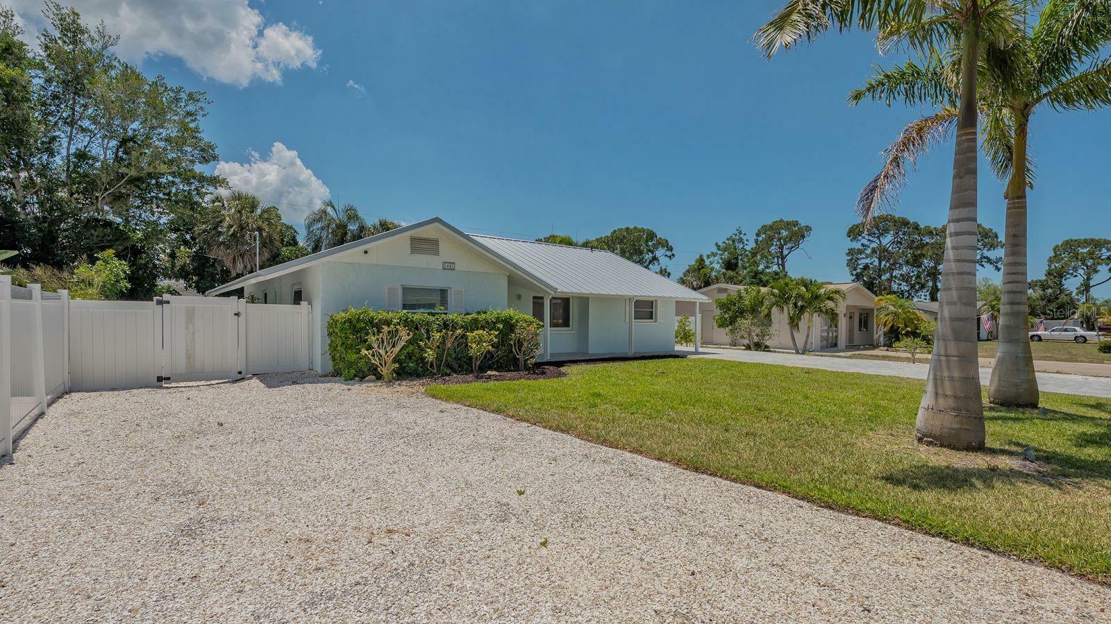 Property Photo: 1461 Porpoise Road FL 34293