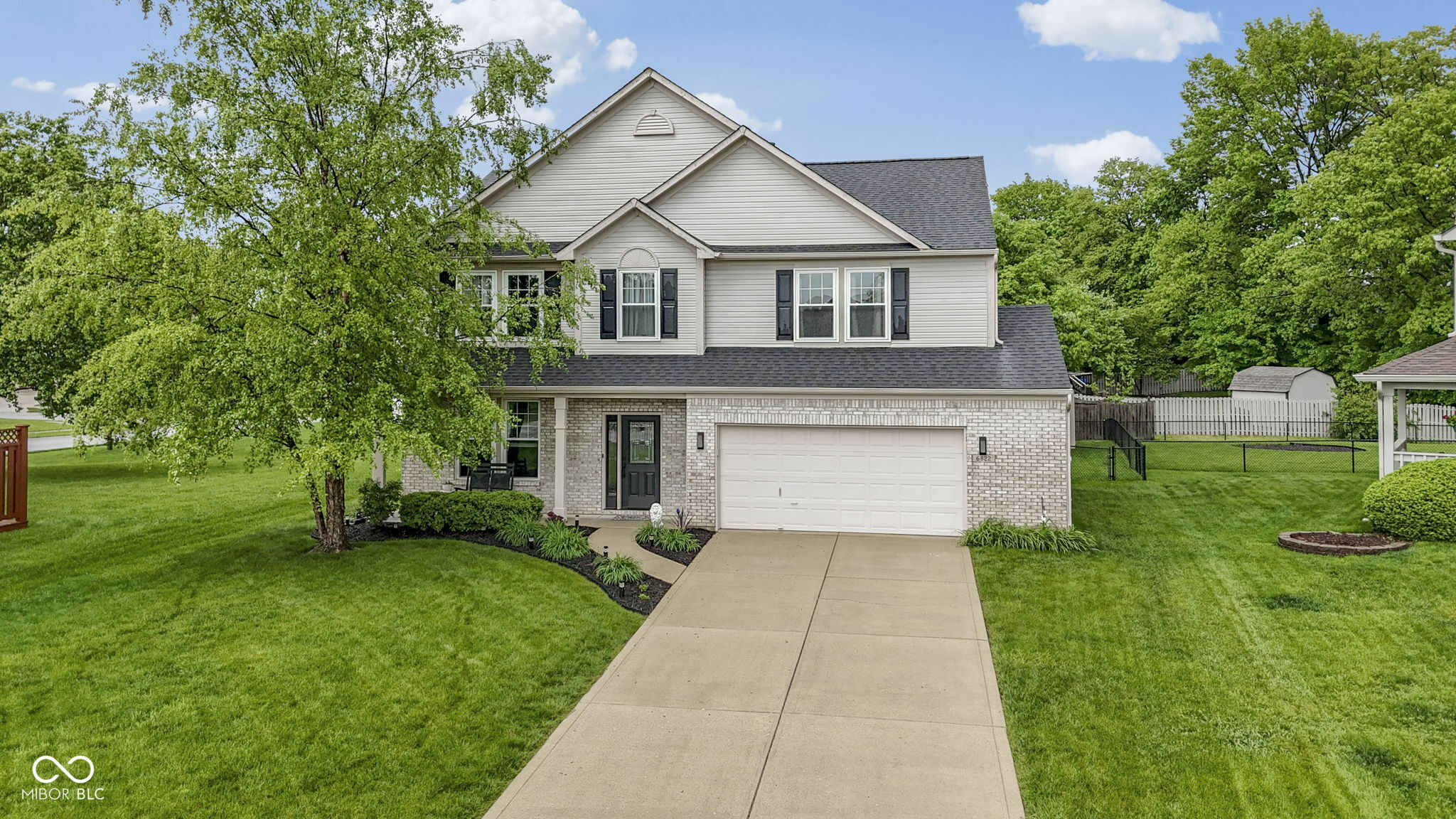 6822 Woodford Lane  Indianapolis IN 46237 photo