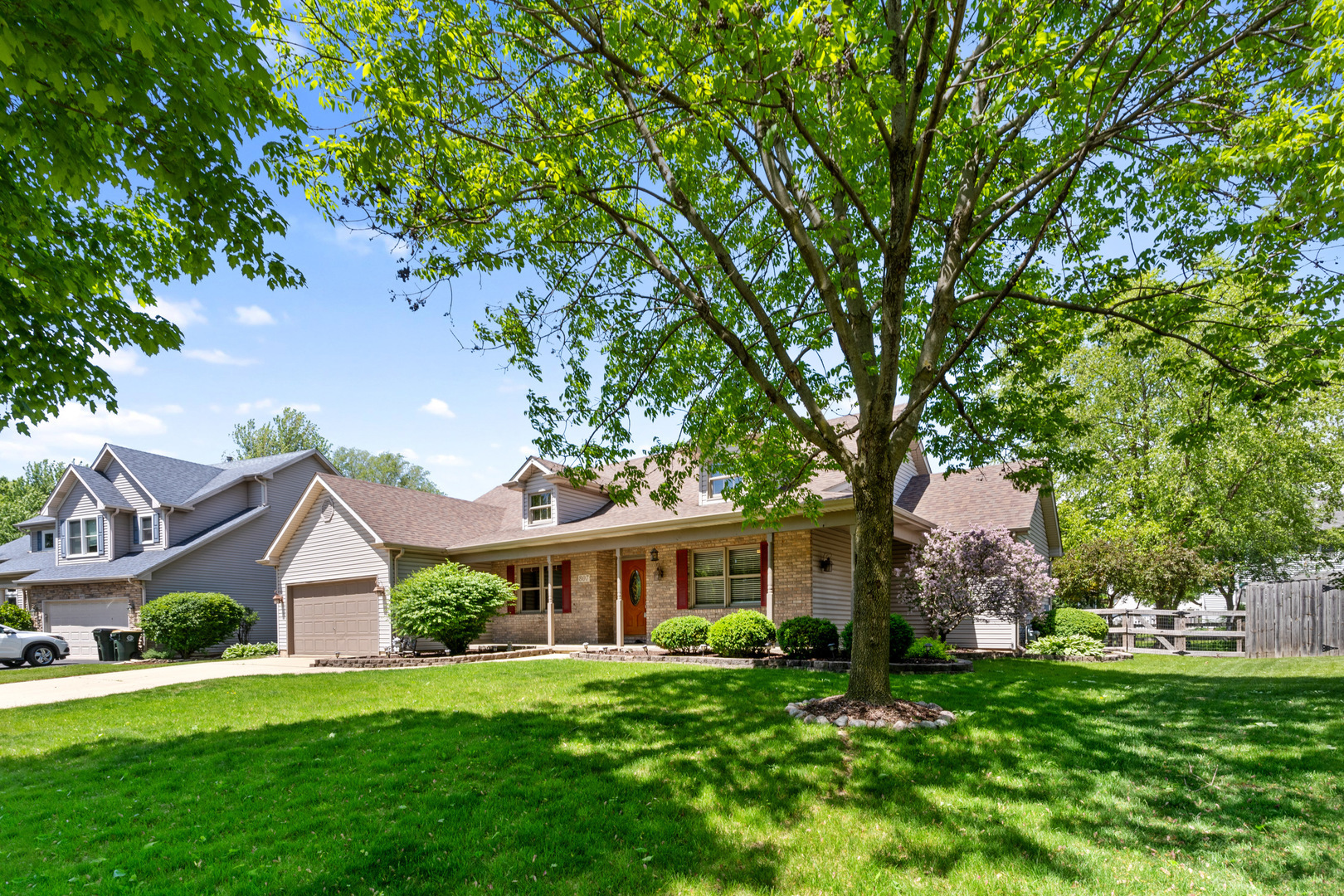 Property Photo: 807 Meadow Lane IL 60542