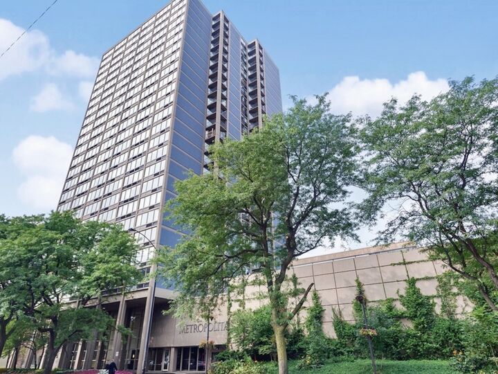 5320 N Sheridan Road 403  Chicago IL 60640 photo