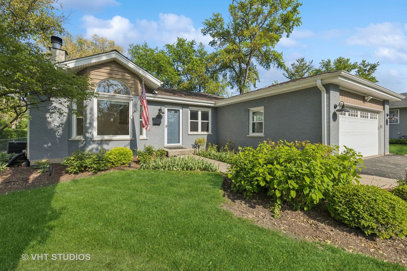 Property Photo:  337 Vance Street  IL 60148 