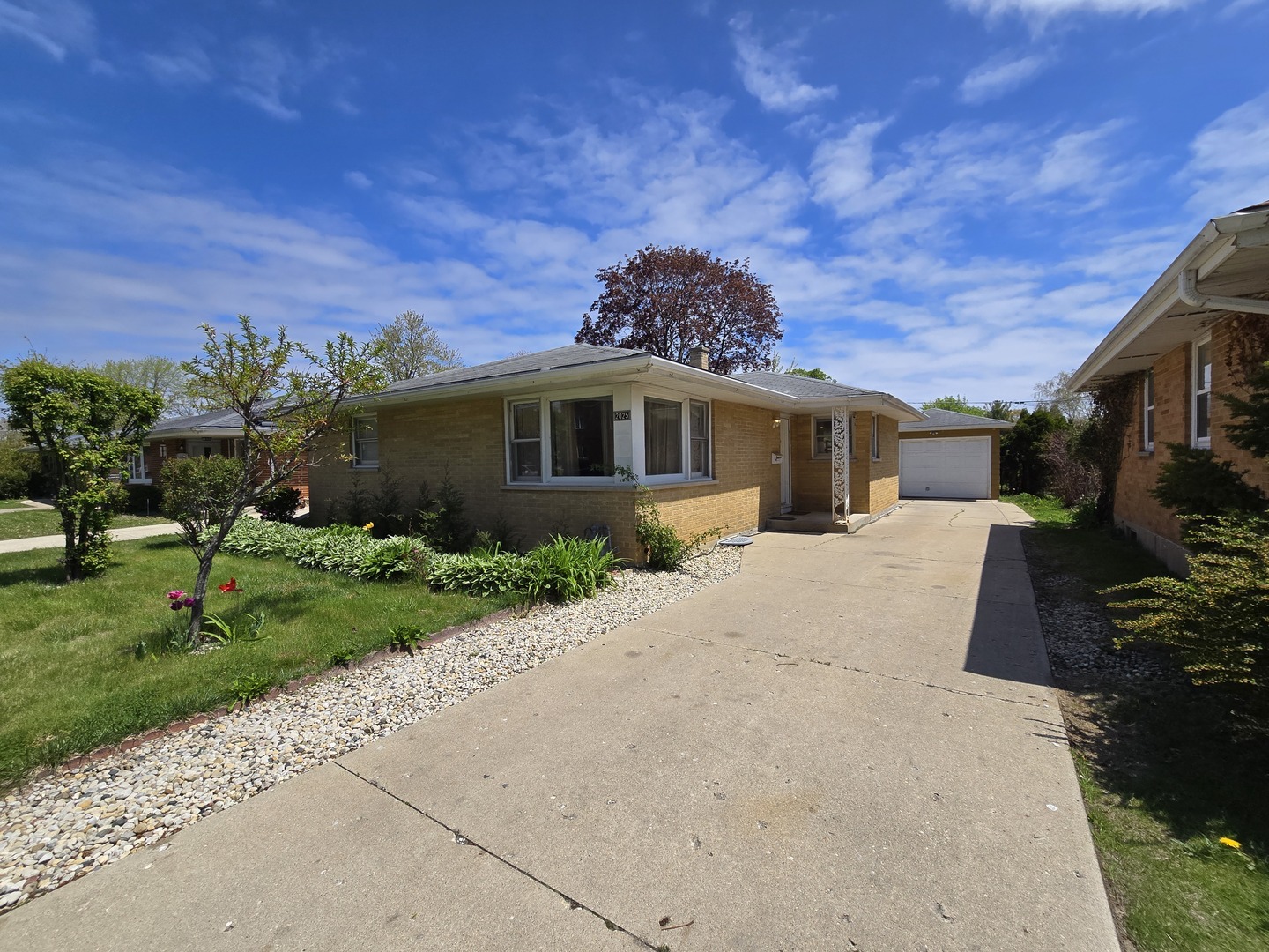 Property Photo: 2025 Linden Avenue IL 60087