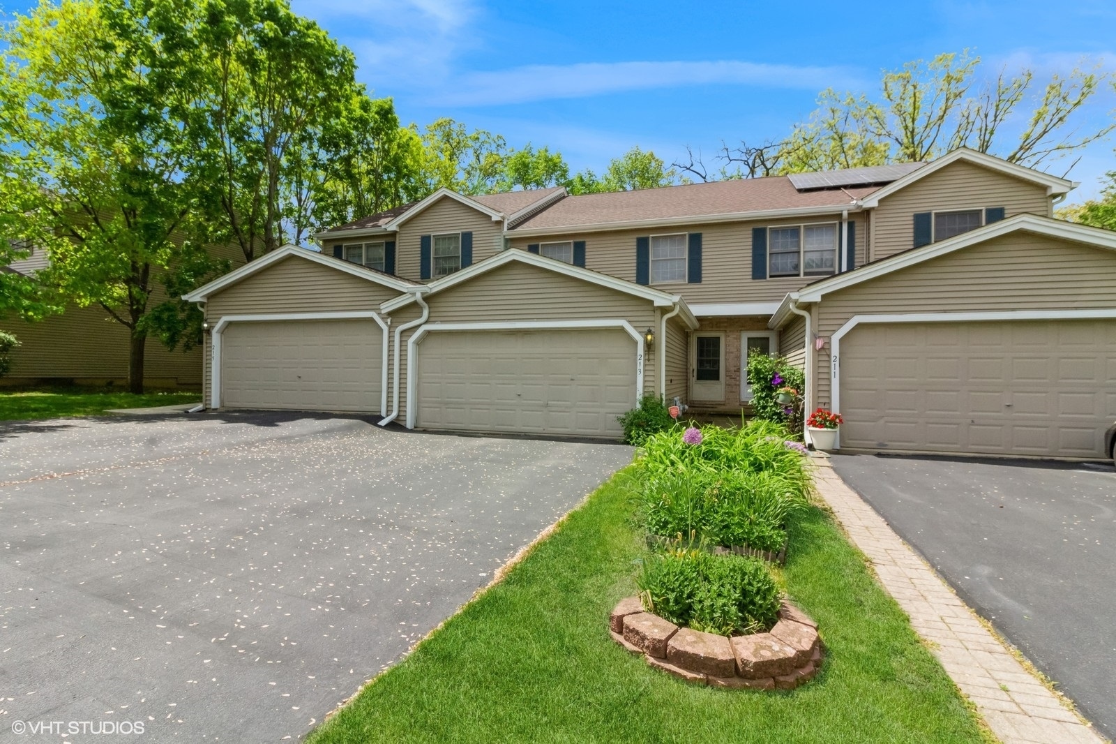 Property Photo:  213 Pamela Drive  IL 60440 