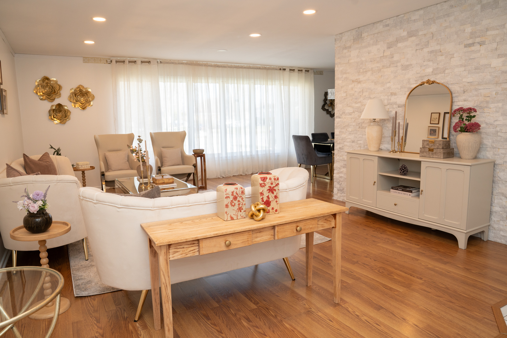 Property Photo: 214 S Mount Prospect Road IL 60056