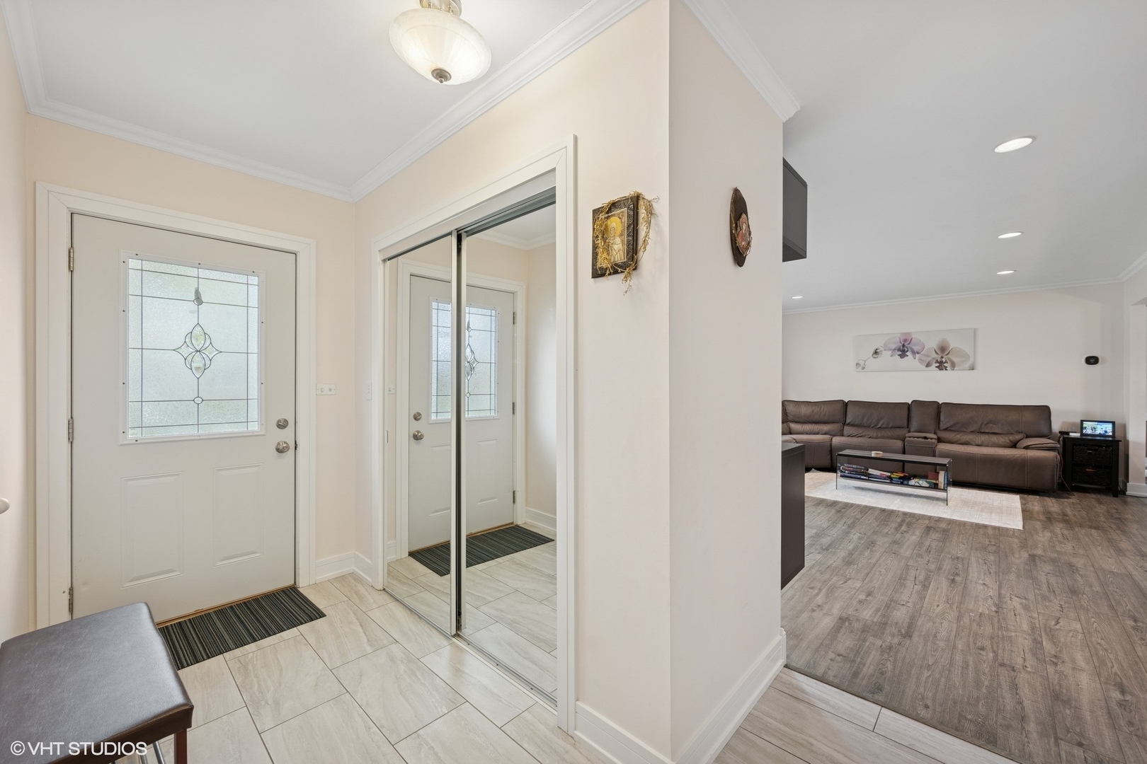 Property Photo: 1090 S Pine Avenue IL 60005