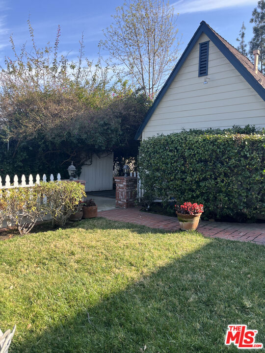 Property Photo:  13120 Magnolia Boulevard  CA 91423 