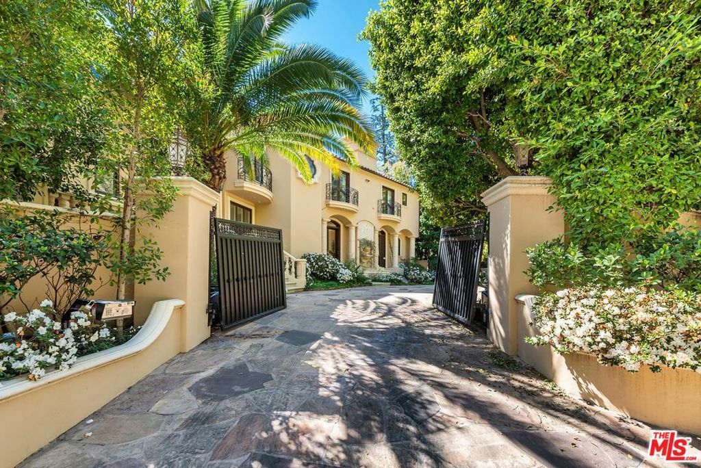 Property Photo: 1549 Lindacrest Drive CA 90210