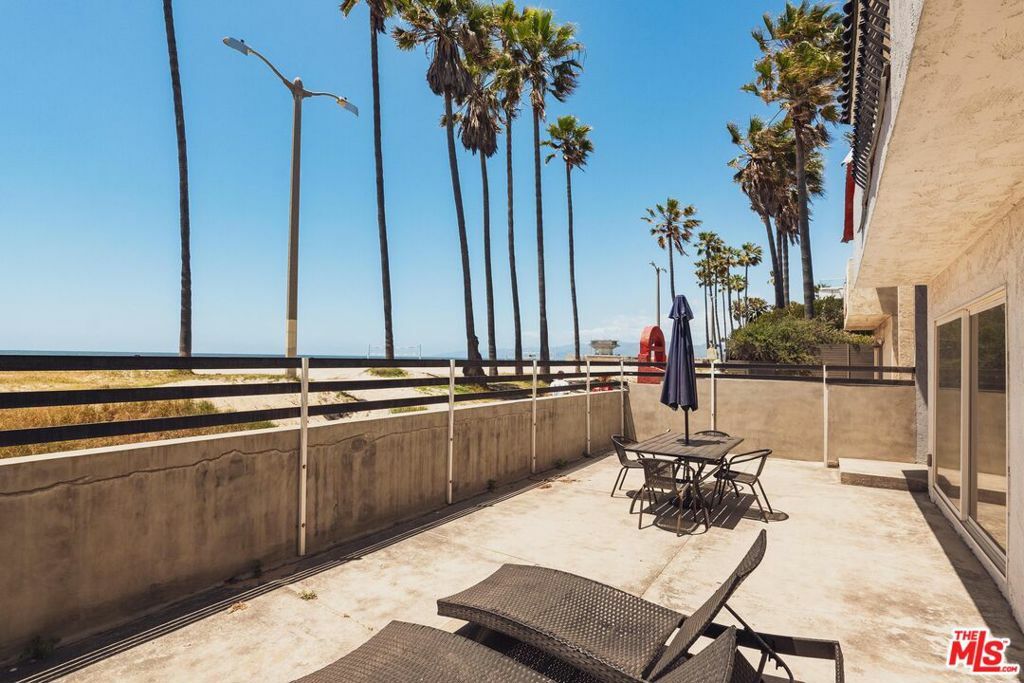 Property Photo: 2609 Ocean Front Walk CA 90291