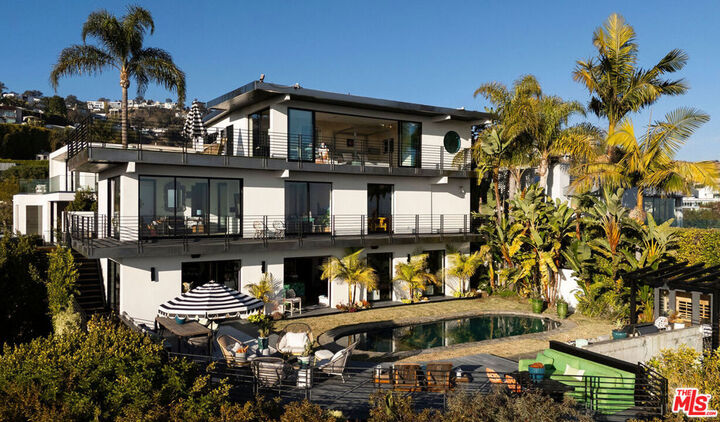 Property Photo: 1501 Viewsite Terrace CA 90069