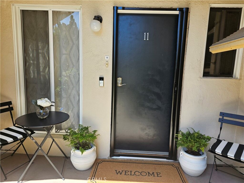 Property Photo:  1327 E Appleton Street 11  CA 90802 