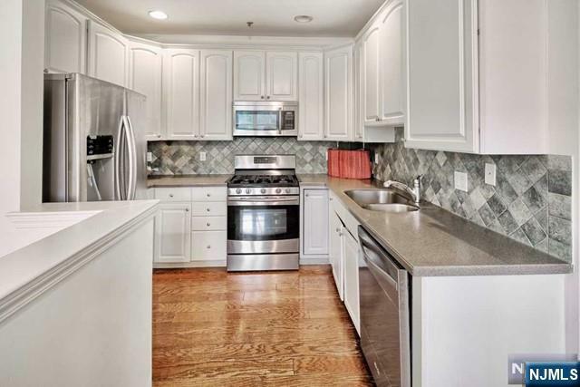Property Photo:  403 Kingston Court  NJ 07093 