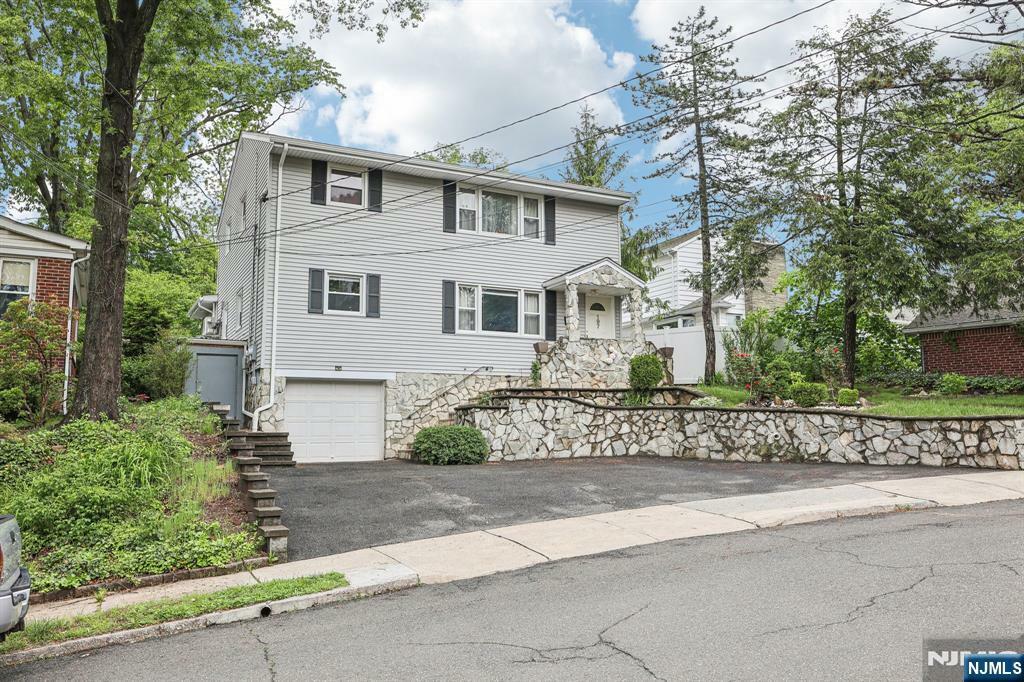 Property Photo:  197 Parkway  NJ 07607 